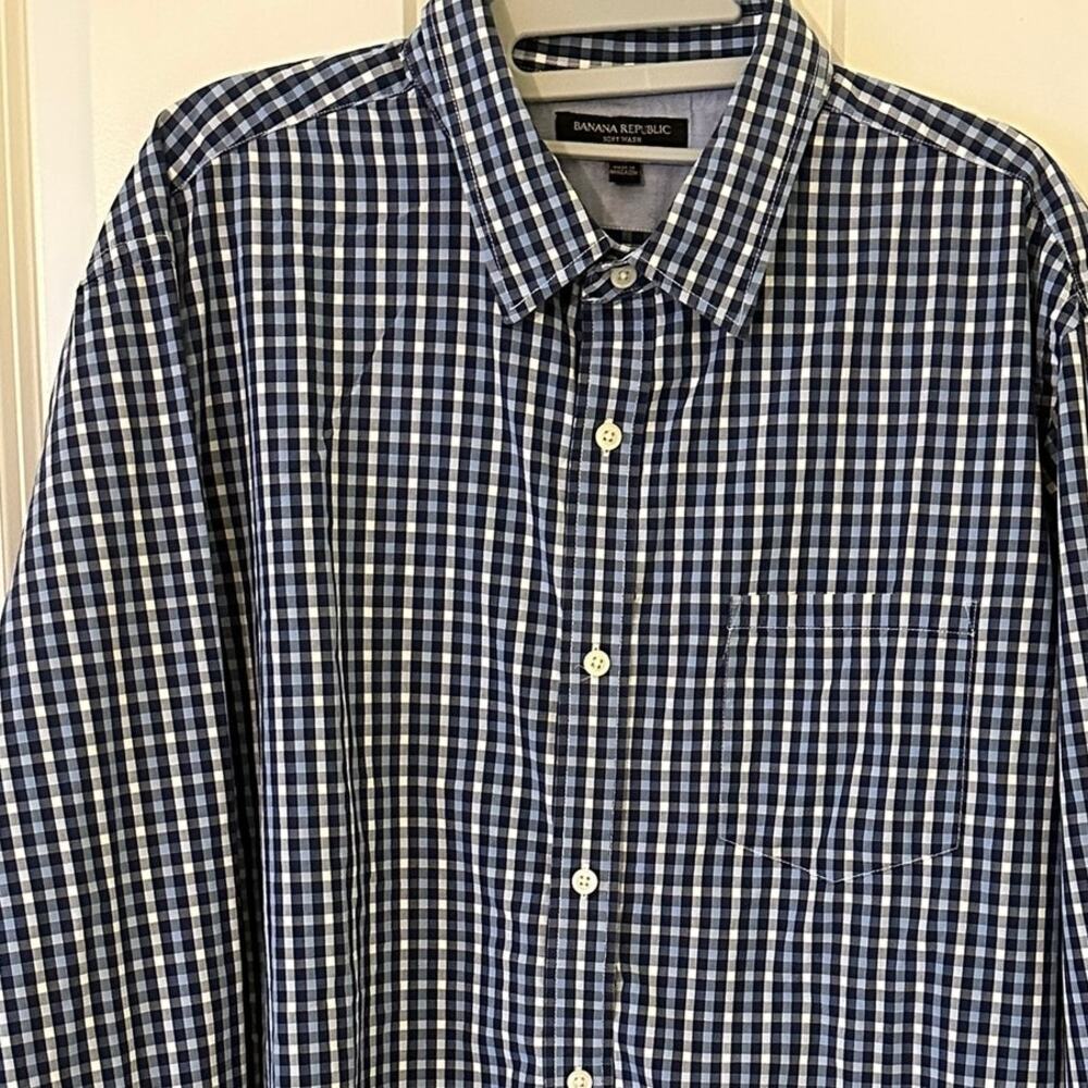 Banana Republic Men's button up Shirt, Long Sleeve. Navy & sky blue checks. XL